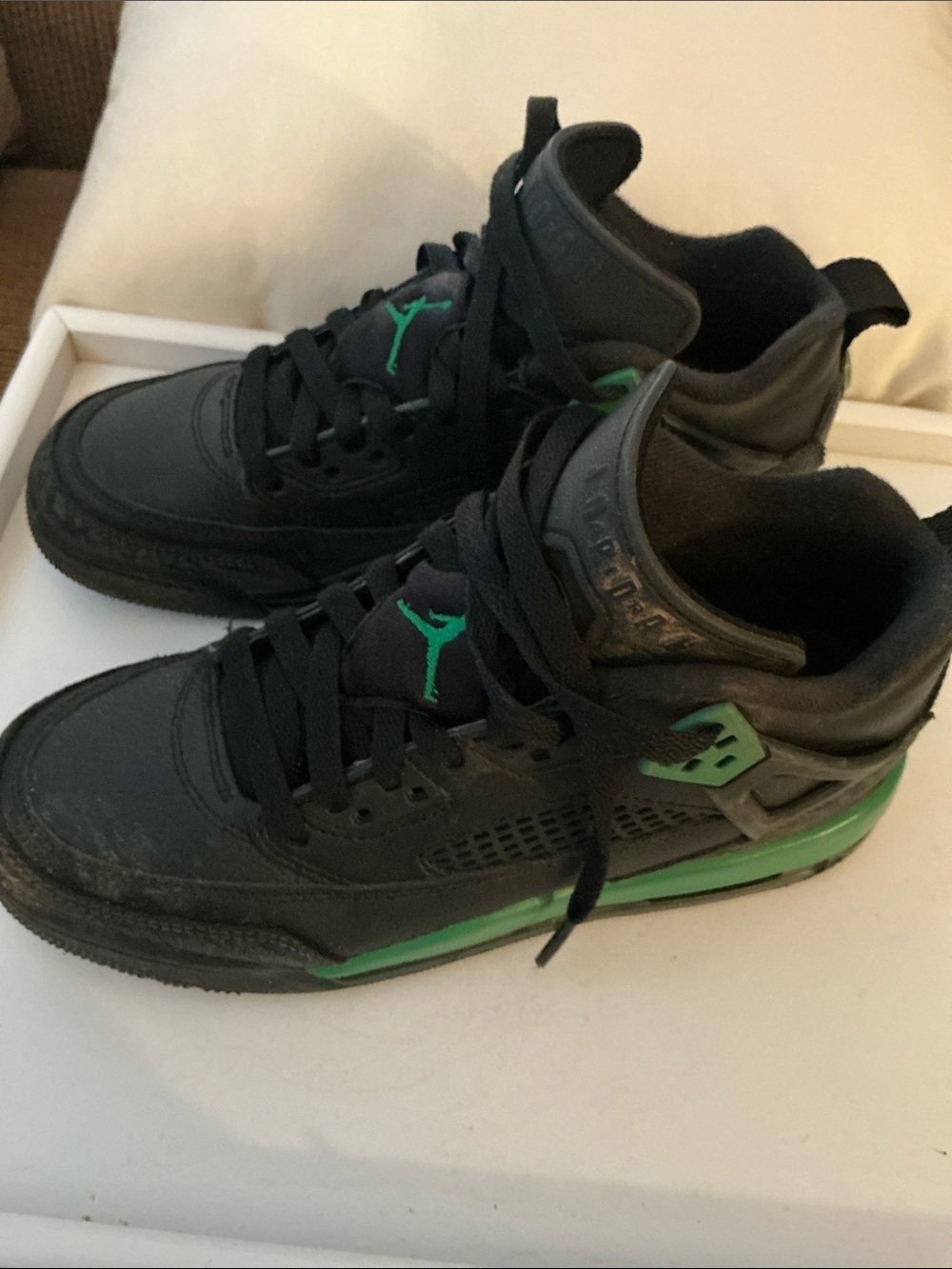 JORDANS Kids Black Sneakers with Green Jumpman Accent 4 1/2Y - Picture 2 of 6
